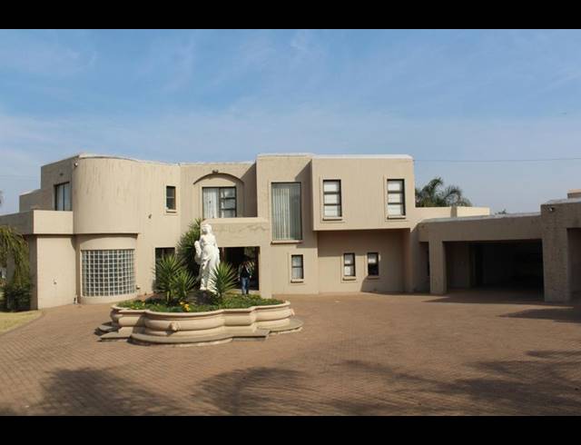 3 BEDROOM HOUSE FOR SALE IN KYALAMI AH